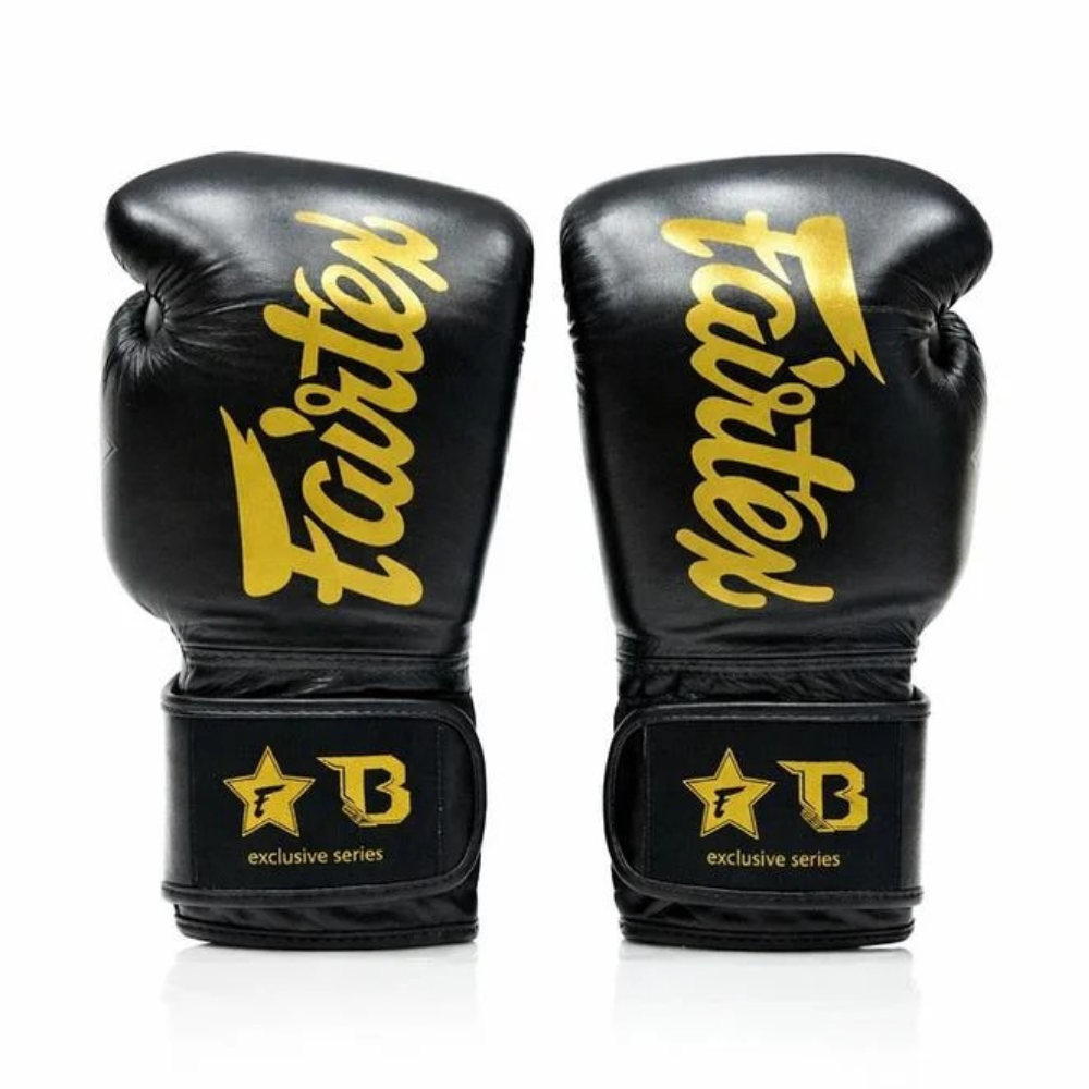 Fairtex x Booster Muay Thai Boxhandschuhe – Schwarz/Gold